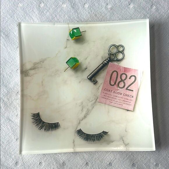 Kate Spade/Lenox Snap Happy Eyelashes/key Plate 082 Coat Room Check Square Dish! - Picture 1 of 4